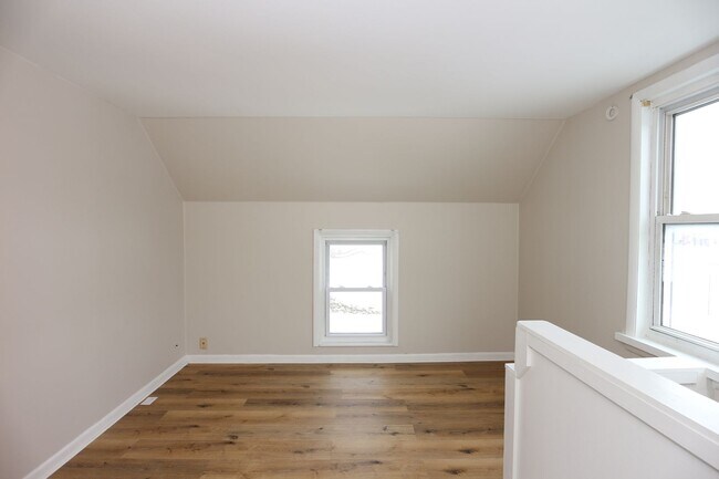 Building Photo - 014