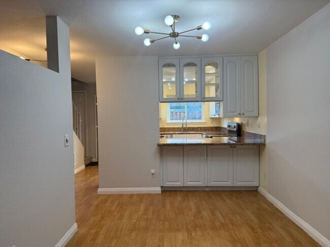 Building Photo - Sonoma Racquet Club Circle ~ Gorgeous 2 Bedroom 1.5 Bath in Rohnert Park