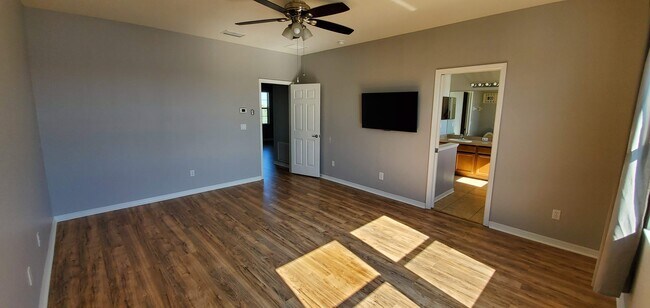 Building Photo - 811 Parker Den Dr