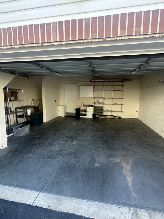 2 Car Garage - 94 Olentangy Pt