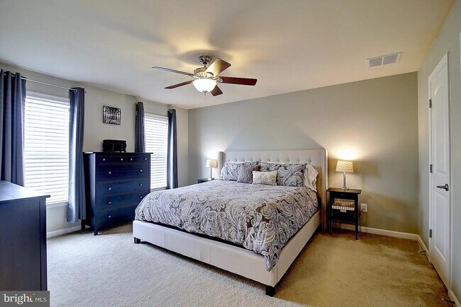 Building Photo - 43893 Eastgate View Drive
