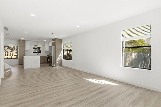 Building Photo - 1707 Yucca Ln