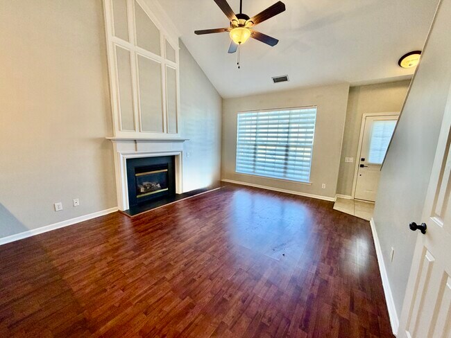 Building Photo - 10208 Roundleaf Dr