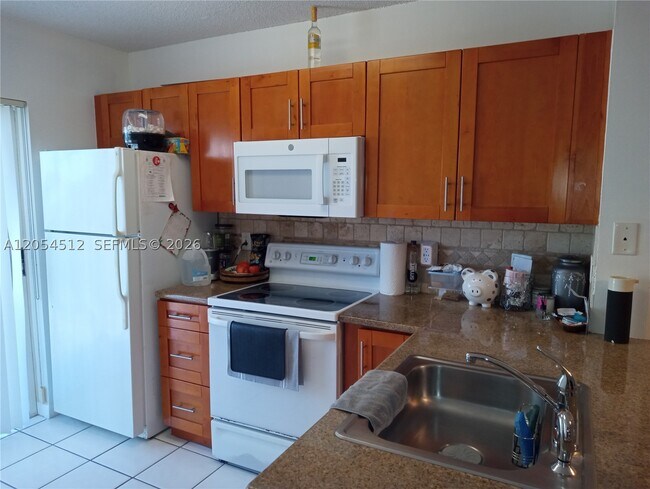 Building Photo - 2575 SW 27th St