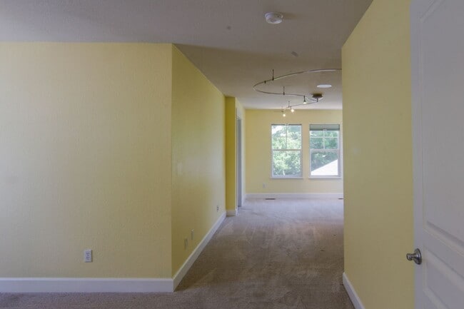 Building Photo - Prime Central Park 5bed/4ba