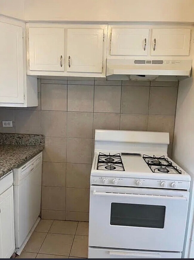 Building Photo - 219 N Grace Ave