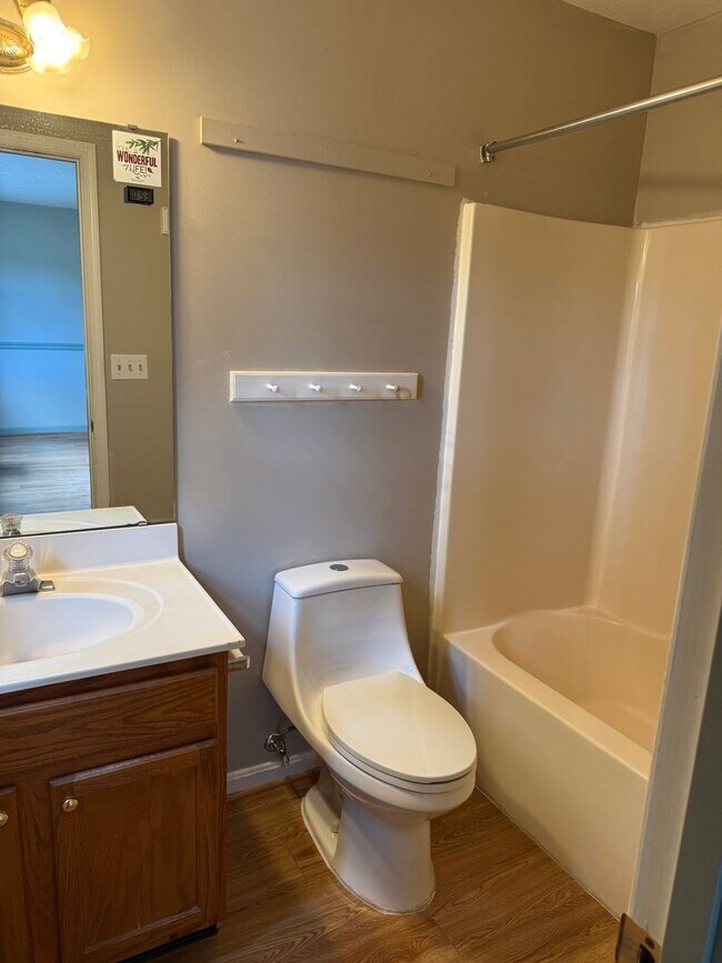 Building Photo - 1560 Buttercup Dr