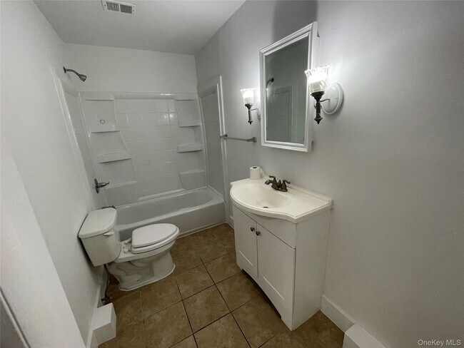 Building Photo - 502 W Nyack Rd