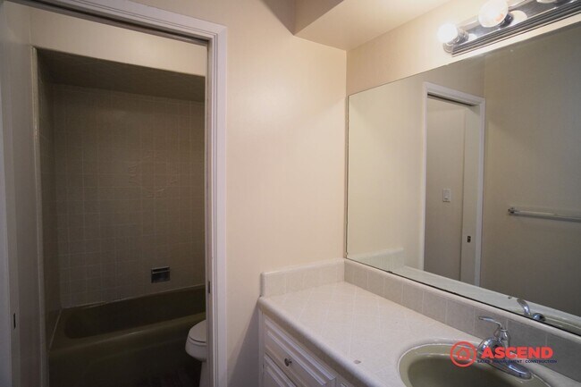 Building Photo - Phenomenal Home Located In Gated Community!