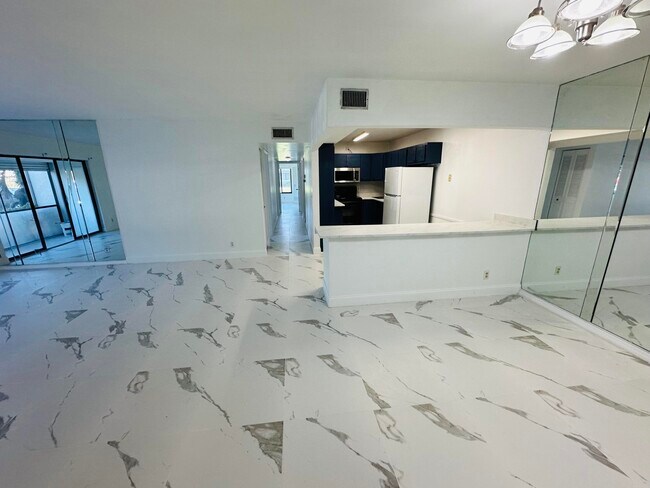 Building Photo - 1115 Green Pine Blvd