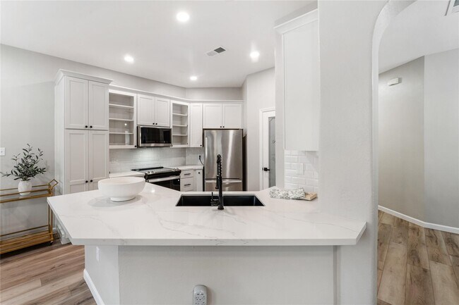 Building Photo - 29 Cypress Bayou Ct