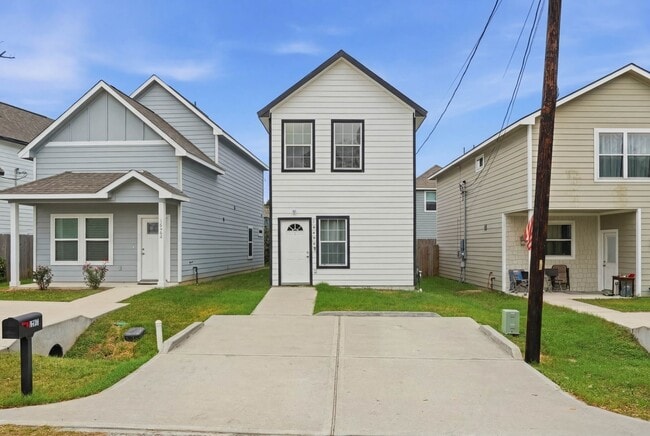 Building Photo - 16680 E Ivanhoe St