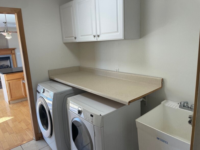 Building Photo - 3169 Pleasant St