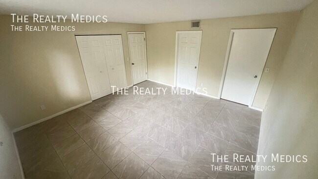 Building Photo - 2130 Forest Knoll Dr NE