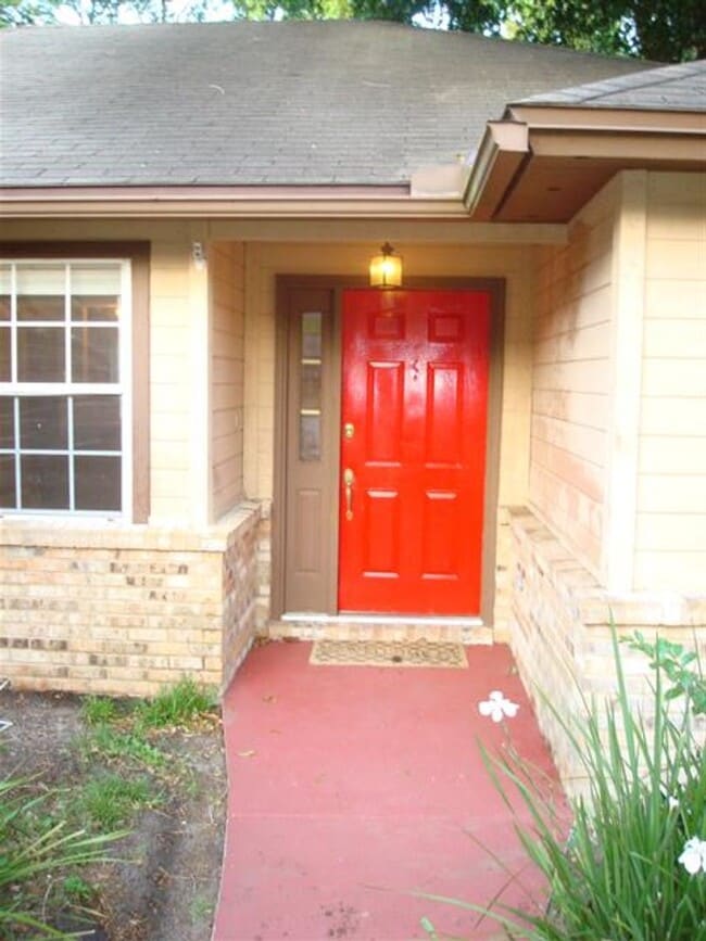 Building Photo - Southside Estates Beauty!  3 Bedrooms 2 Bathroom