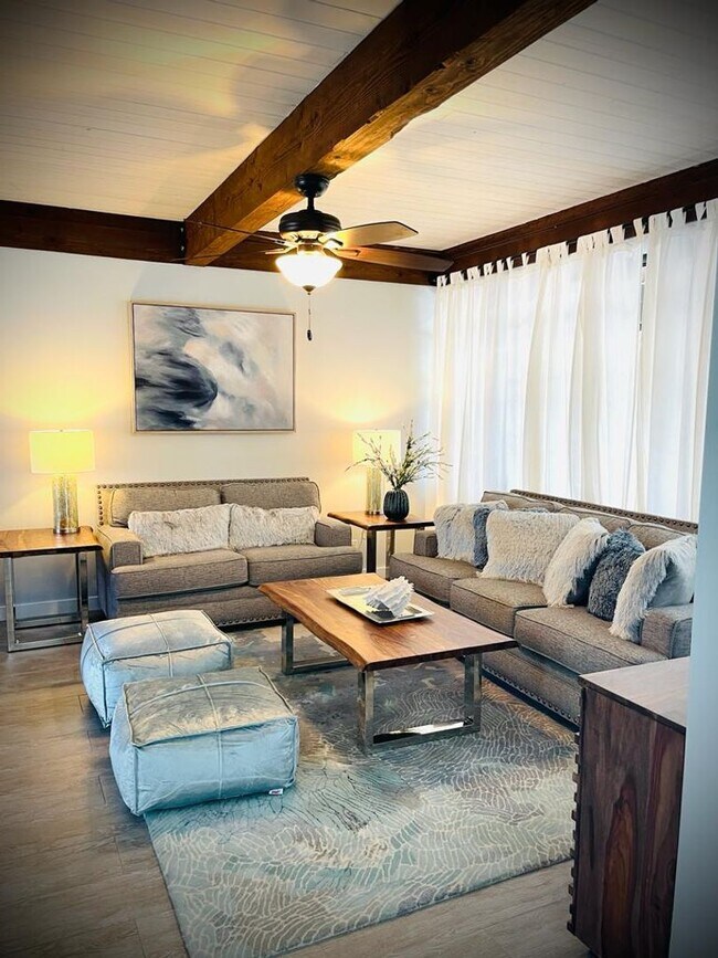 Building Photo - 605 Kensington Pl