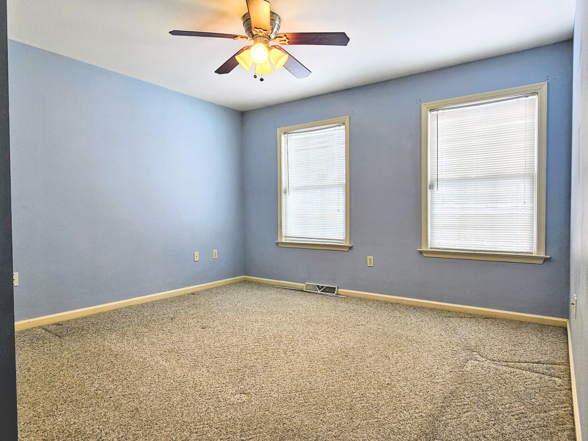 Building Photo - 42 Beverly Dr