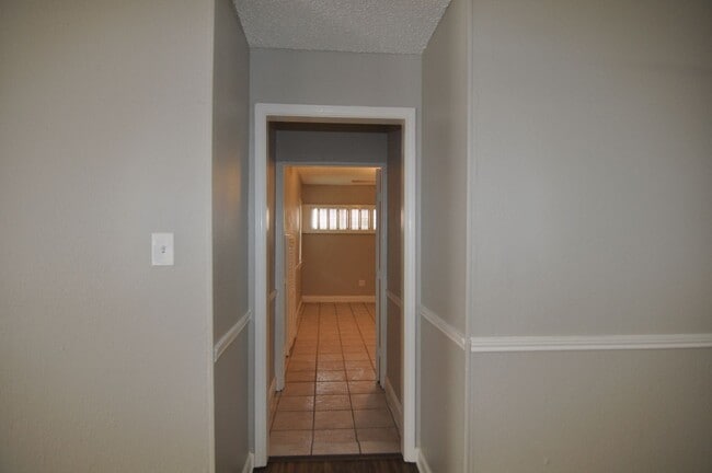 Building Photo - Spacious 4-Bedroom, 2-Bathroom Townhome in Grand Prairie!