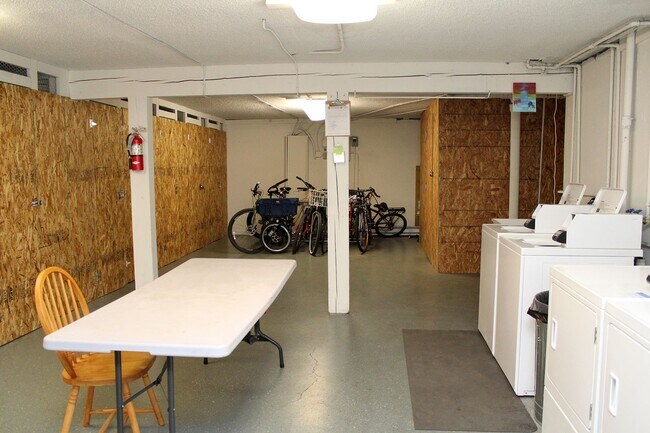 Building Photo - 2725-2743-2743 SE Taylor St