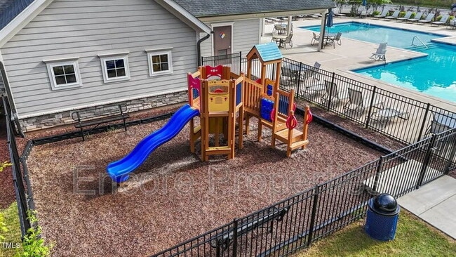 Building Photo - 2211 Montebell View Dr