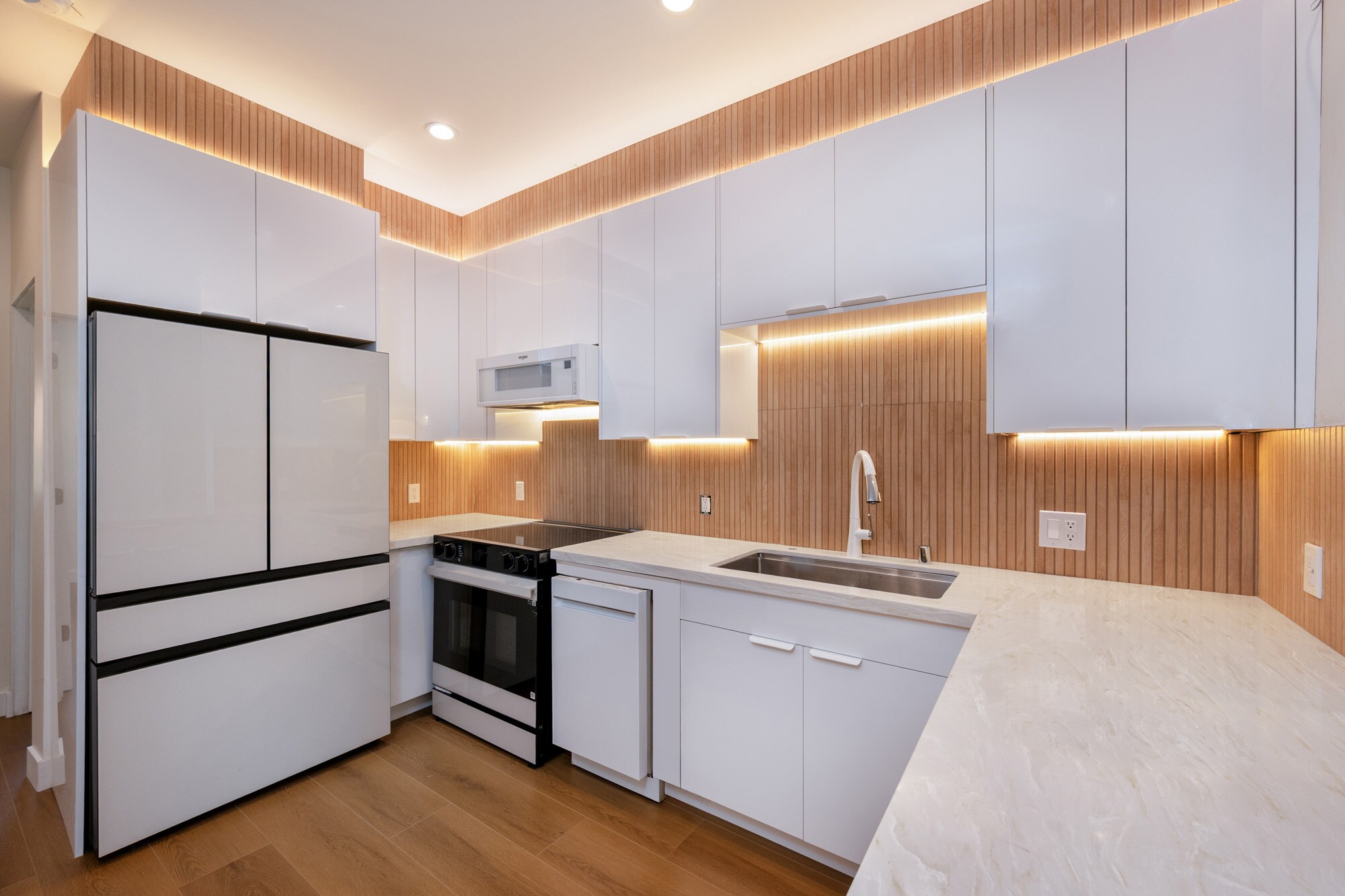 Kitchen - 1448 S Holt Ave