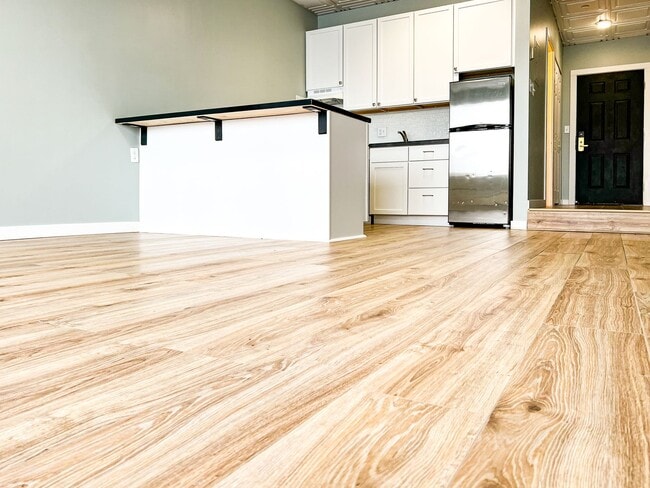 Building Photo - Discover Skyway Connected: Luxury Living in Downtown Minneapolis for $1,199/month!