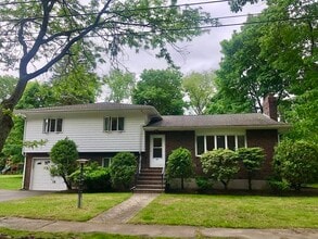 Building Photo - 15 Sycamore Rd