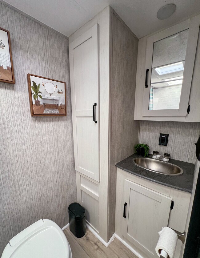 Building Photo - 7570 Buchanan St