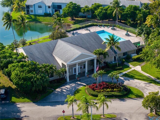 Building Photo - 1400 Jefferson Dr