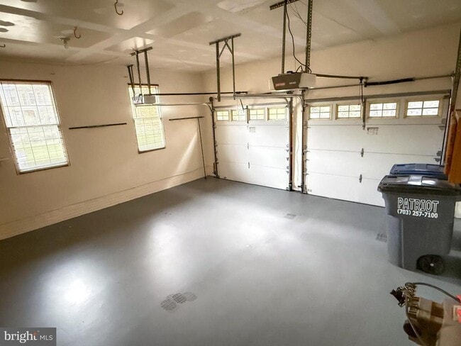 Building Photo - 15292 Surrey House Way