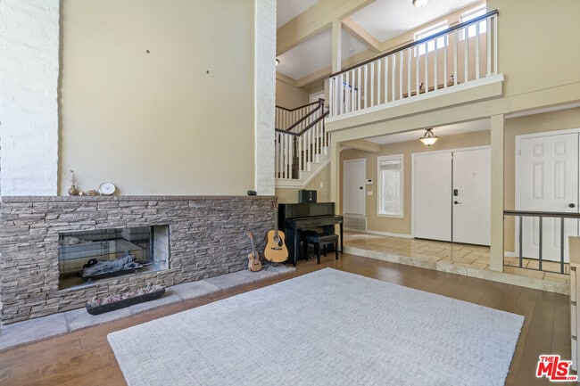 Building Photo - 683 Triunfo Canyon Rd