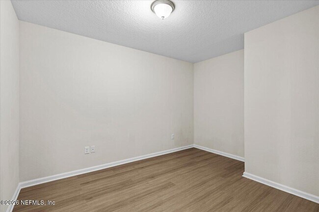 Building Photo - 8206 Halls Hammock Ct