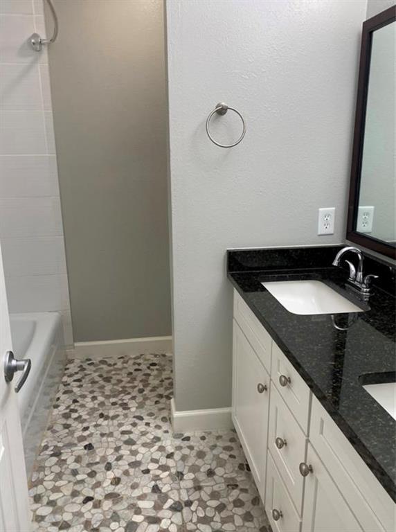 Building Photo - 10301 Briar Forest Dr