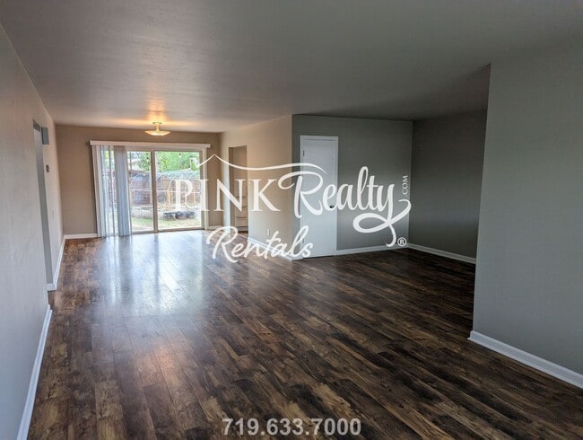 Building Photo - 2112 Templeton Gap Rd
