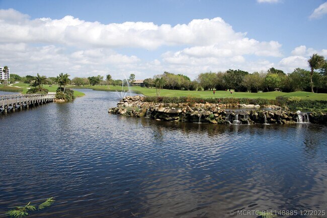 Building Photo - 19550 Sawgrass Dr