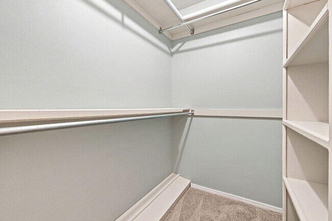 Building Photo - Spacious 3 Bed, 2 Bath Home with Fenced Backyard on Fayetteville's East Side
