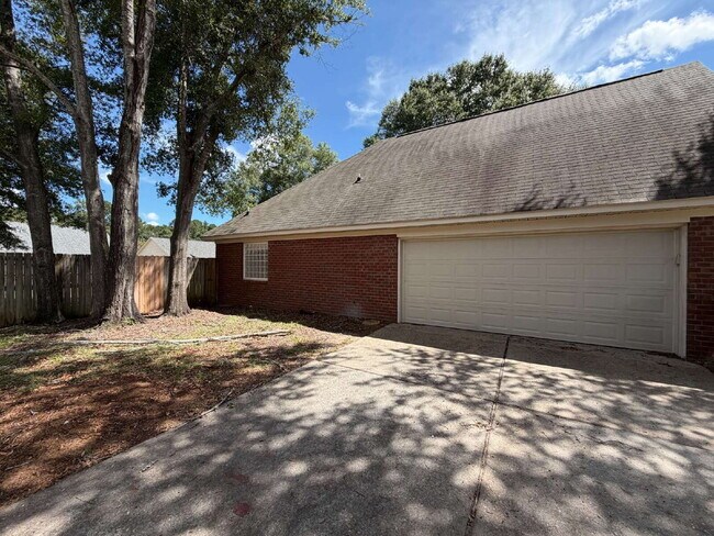 Building Photo - Available for rent in Chapelwood Subdivision
