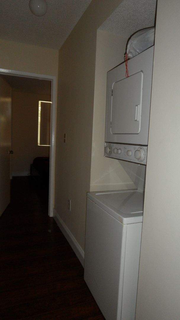 Building Photo - 2BR/2.5BA Townhouse with 2 Master Suites in Sorrento Lakes