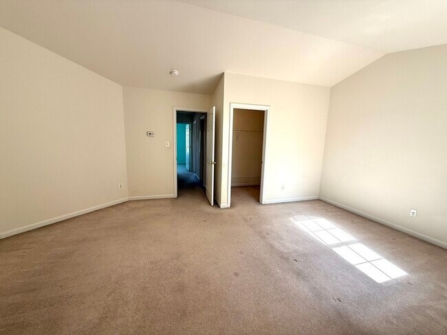 Building Photo - 266 Bruaw Dr