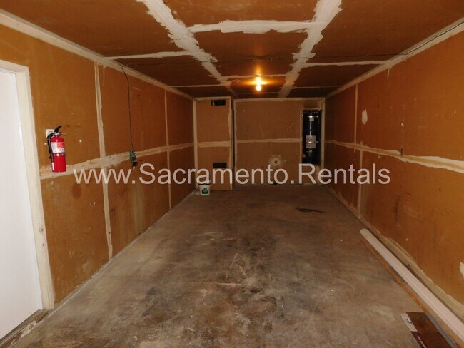 Building Photo - 4005 Myrtle Ave