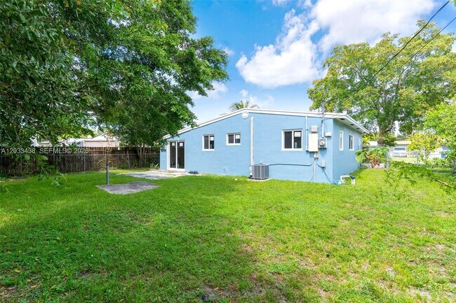 Building Photo - 401 SW 25th Ave