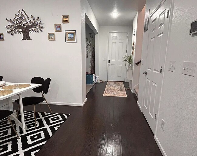 Building Photo - Senderos Creek 3bd paired home