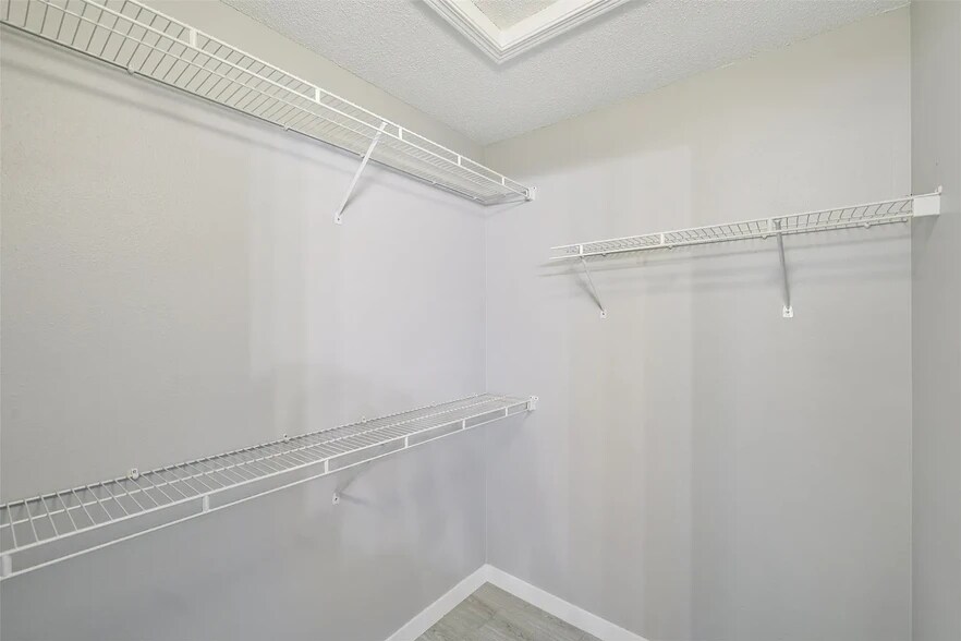 Building Photo - 811 Burr Oaks Dr