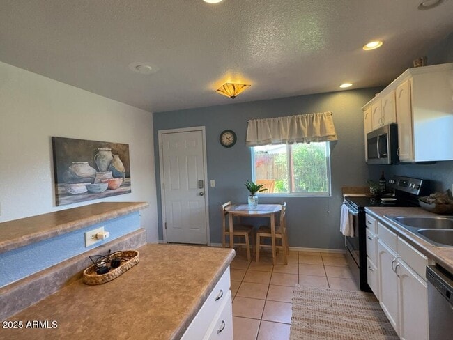 Building Photo - 10238 S Honeysuckle Dr