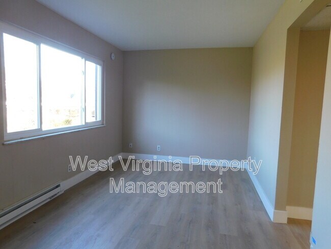 Building Photo - 98 Goodman Dr