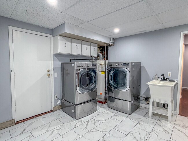 Building Photo - 17127 38th Ave W