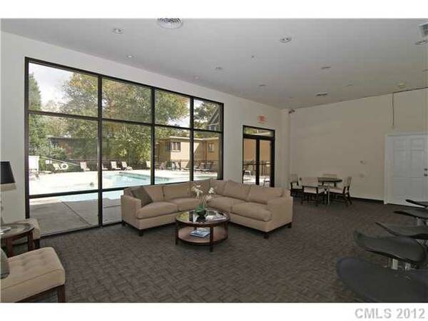 Building Photo - 223 S Dotger Ave