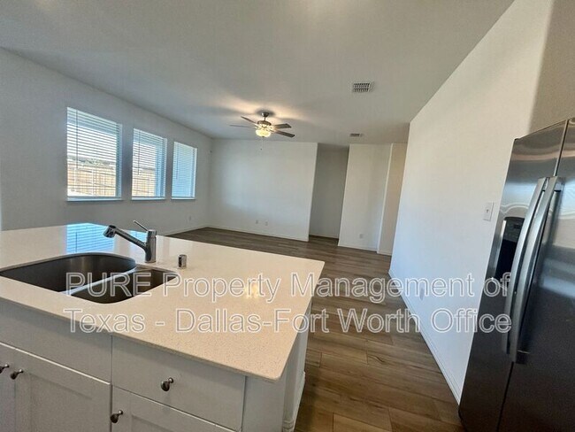 Building Photo - 2113 Donker Dr