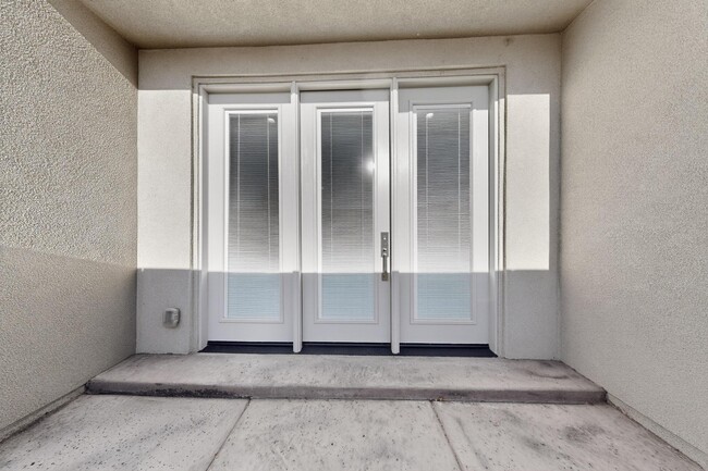 Building Photo - 705 Alcalde Pl SW