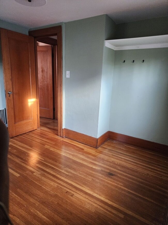 Building Photo - STUNNING 3 BEDROOM SINGLE FAMILY
